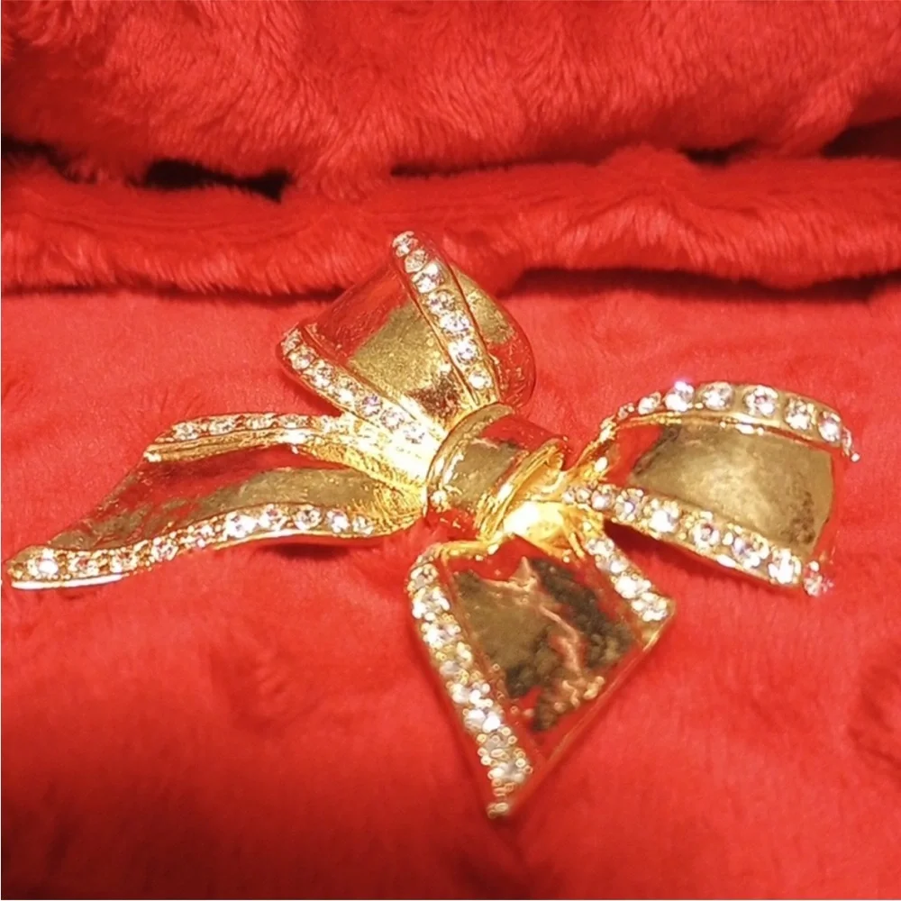 Gold Bow Brooch with Rhinestones - Picture 9 of 9